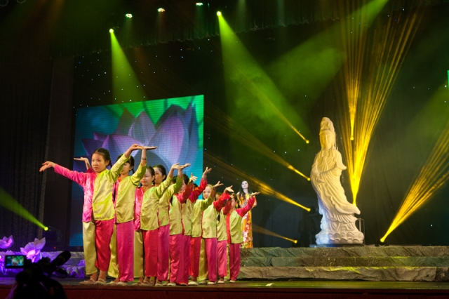 Chùm ảnh: Chương trình ca nhạc Diệu Âm Hoằng Pháp 4: &quot;Vui trong ánh đạo&quot;