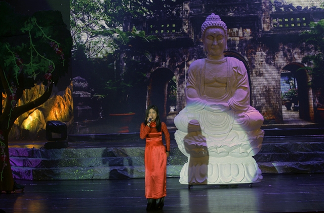 Chùm ảnh: Chương trình ca nhạc Diệu Âm Hoằng Pháp 4: &quot;Vui trong ánh đạo&quot;
