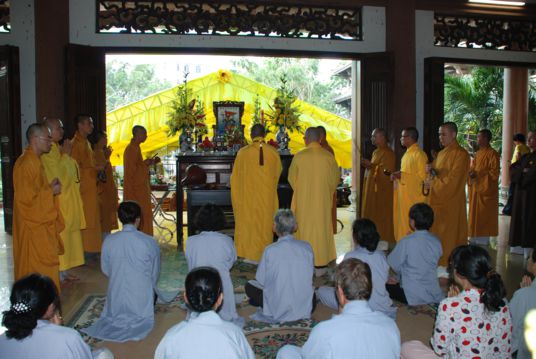 Trung Ương GHPGVN và Phu nhân Chủ tịch nước CHXHCNVN lễ viếng Chung thất Cố Trưởng Lão HT. Thích Minh Châu