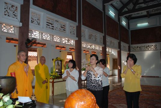 Trung Ương GHPGVN và Phu nhân Chủ tịch nước CHXHCNVN lễ viếng Chung thất Cố Trưởng Lão HT. Thích Minh Châu