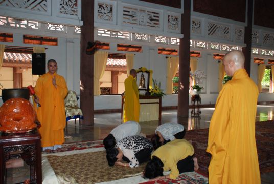Trung Ương GHPGVN và Phu nhân Chủ tịch nước CHXHCNVN lễ viếng Chung thất Cố Trưởng Lão HT. Thích Minh Châu