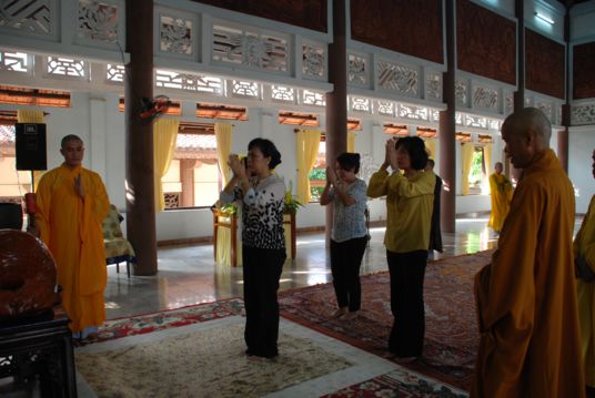 Trung Ương GHPGVN và Phu nhân Chủ tịch nước CHXHCNVN lễ viếng Chung thất Cố Trưởng Lão HT. Thích Minh Châu