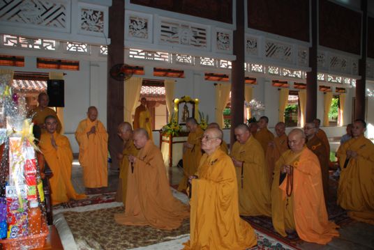 Trung Ương GHPGVN và Phu nhân Chủ tịch nước CHXHCNVN lễ viếng Chung thất Cố Trưởng Lão HT. Thích Minh Châu