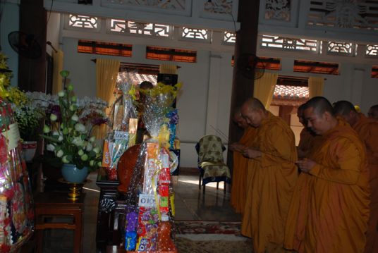 Trung Ương GHPGVN và Phu nhân Chủ tịch nước CHXHCNVN lễ viếng Chung thất Cố Trưởng Lão HT. Thích Minh Châu