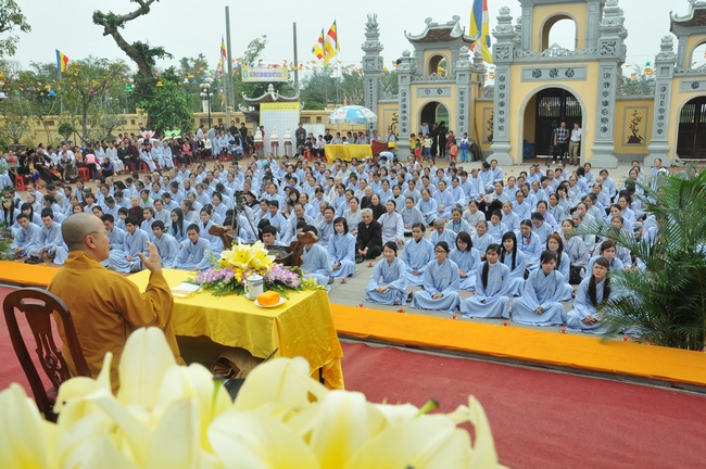 Hà Tĩnh: Chùa Trúc Lâm Thanh Lương tưng bừng Pháp hội hoa đăng vía Đức Phật A Di Đà