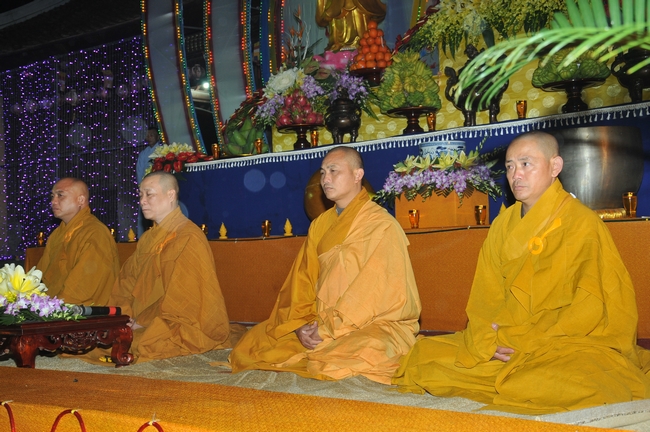 Hà Tĩnh: Chùa Trúc Lâm Thanh Lương tưng bừng Pháp hội hoa đăng vía Đức Phật A Di Đà