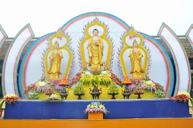 Hà Tĩnh: Chùa Trúc Lâm Thanh Lương tưng bừng Pháp hội hoa đăng vía Đức Phật A Di Đà