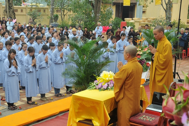 Hà Tĩnh: Chùa Trúc Lâm Thanh Lương tưng bừng Pháp hội hoa đăng vía Đức Phật A Di Đà