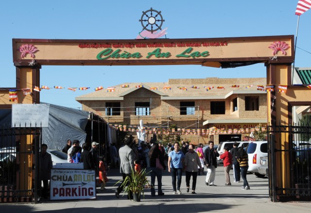 Hoa Kỳ: Đón giao thừa và mồng một Tết Quý Tỵ ở một số chùa Bắc California