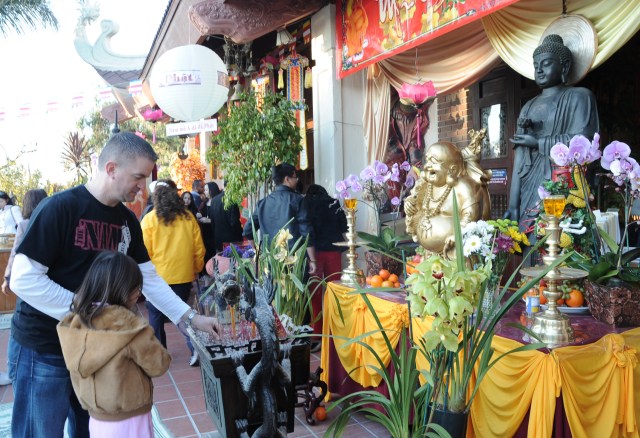 Hoa Kỳ: Đón giao thừa và mồng một Tết Quý Tỵ ở một số chùa Bắc California