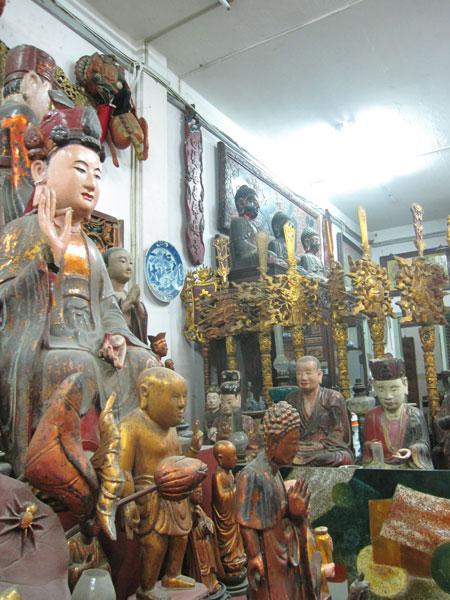 Kho đồ cổ của con gái nhà văn Kim Lân
