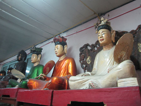 Kho đồ cổ của con gái nhà văn Kim Lân
