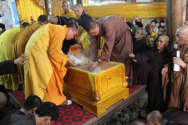 Lễ nhập Kim quan Trưởng lão HT. Thích Thanh Bích