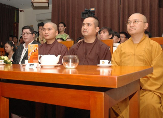 Đêm nhạc Quý Luân – Gieo hương Hoa Từ Bi vào đời