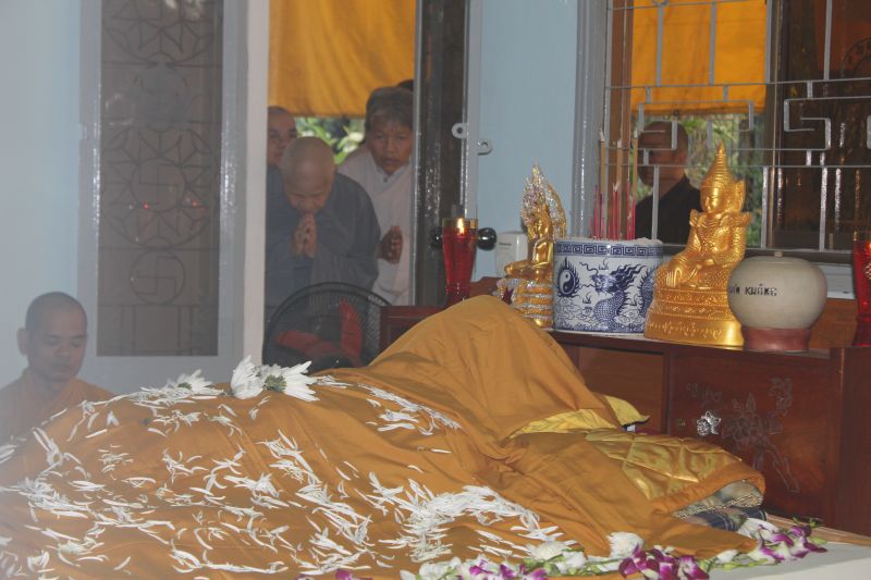 Khẩn trương chuẩn bị lễ nhập kim quan Hòa thượng viện chủ Sơn Thắng Thiền Viện