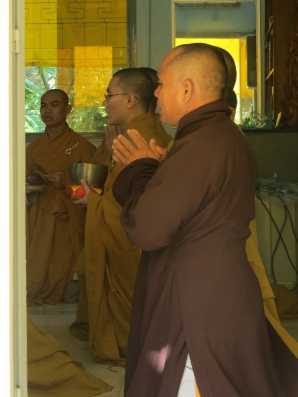 Khẩn trương chuẩn bị lễ nhập kim quan Hòa thượng viện chủ Sơn Thắng Thiền Viện