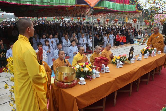 Hà Tĩnh: Lễ &quot;cầu&quot; được an tại ngôi chùa Tịnh Pháp