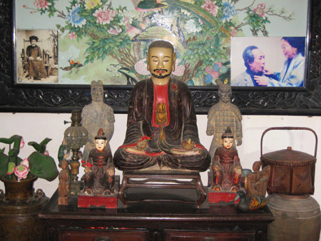 Kho đồ cổ của con gái nhà văn Kim Lân