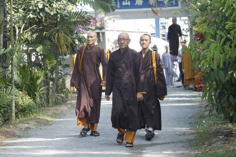 Khẩn trương chuẩn bị lễ nhập kim quan Hòa thượng viện chủ Sơn Thắng Thiền Viện