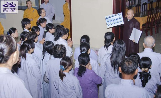 Giờ Trái Đất 2013: Đông đảo Phật tử tham gia ký tên vào hiệp ước &quot;Bảo vệ môi trường Xanh - Sạch - Đẹp&quot;