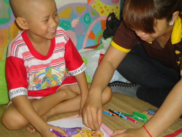 Hội từ thiện Miền Yêu Thương (MYT) Sài Gòn thực hiện chương trình “Ta còn đó cho em” số 6 cho bệnh nhi ung thư