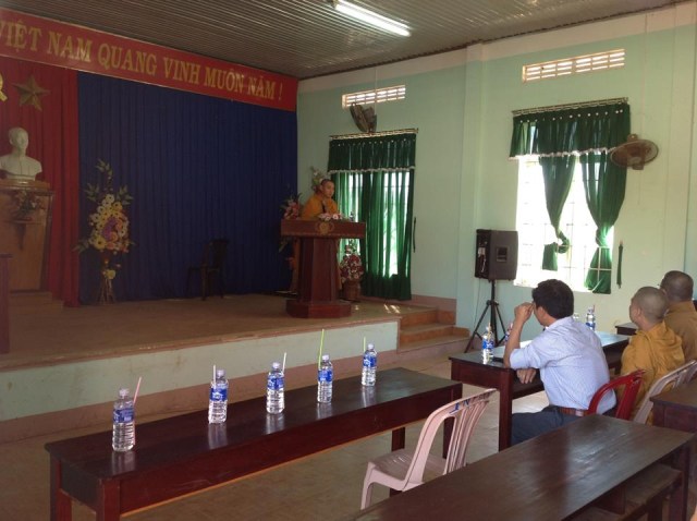 Khoa Anh văn Phật Pháp (Học Viện PGVN Tp.HCM) hành hương và phát quà từ thiện
