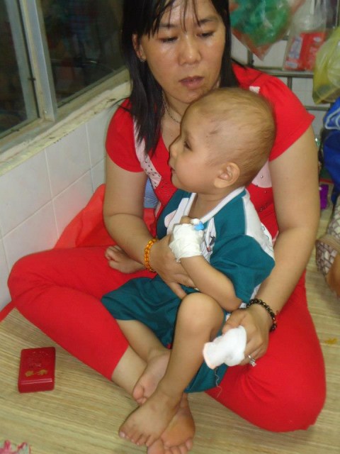 Hội từ thiện Miền Yêu Thương (MYT) Sài Gòn thực hiện chương trình “Ta còn đó cho em” số 6 cho bệnh nhi ung thư