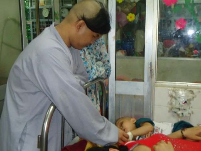 Hội từ thiện Miền Yêu Thương (MYT) Sài Gòn thực hiện chương trình “Ta còn đó cho em” số 6 cho bệnh nhi ung thư