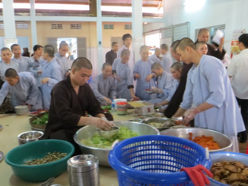 Khẩn trương chuẩn bị lễ nhập kim quan Hòa thượng viện chủ Sơn Thắng Thiền Viện