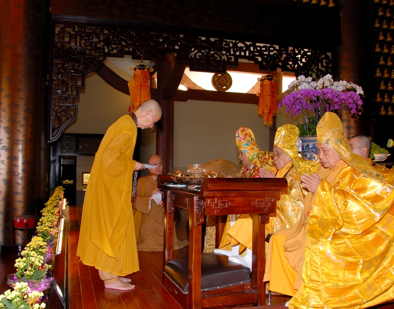 TP. HCM: Pháp hội Dược Sư hoàn mãn