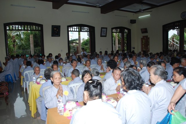 Long An: Chúc thọ đầu năm tại chùa Hòa Bình - Cần Giuộc