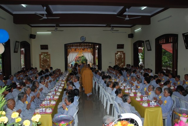 Long An: Chúc thọ đầu năm tại chùa Hòa Bình - Cần Giuộc