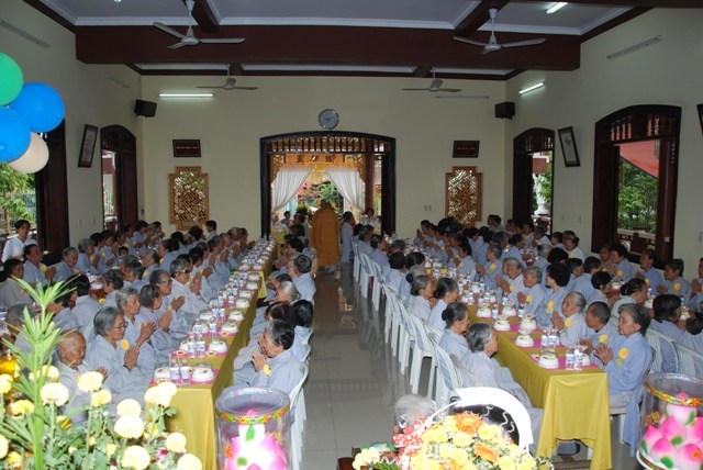 Long An: Chúc thọ đầu năm tại chùa Hòa Bình - Cần Giuộc