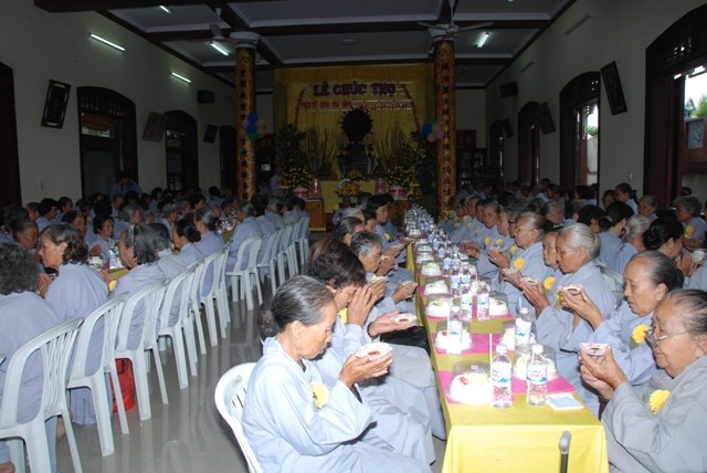 Long An: Chúc thọ đầu năm tại chùa Hòa Bình - Cần Giuộc