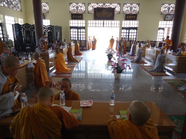 Bình Dương: Tuyển người làm Phật