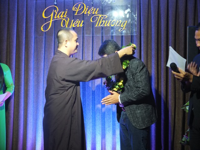 Đêm nhạc Quý Luân – Gieo hương Hoa Từ Bi vào đời