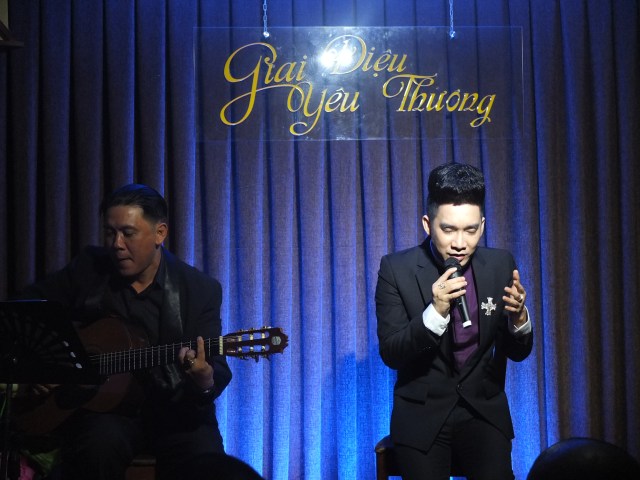 Đêm nhạc Quý Luân – Gieo hương Hoa Từ Bi vào đời