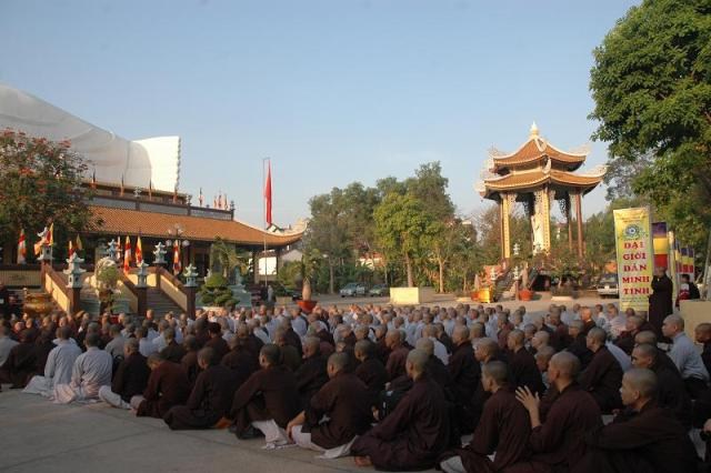 Bình Dương: Tuyển người làm Phật