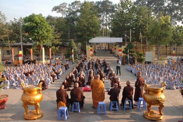 Bình Dương: Tuyển người làm Phật