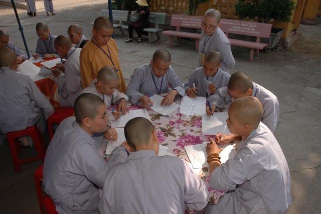 Bình Dương: Tuyển người làm Phật