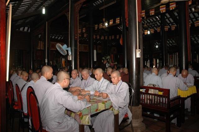 Bình Dương: Tuyển người làm Phật