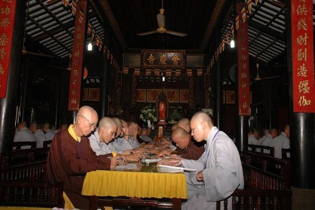 Bình Dương: Tuyển người làm Phật