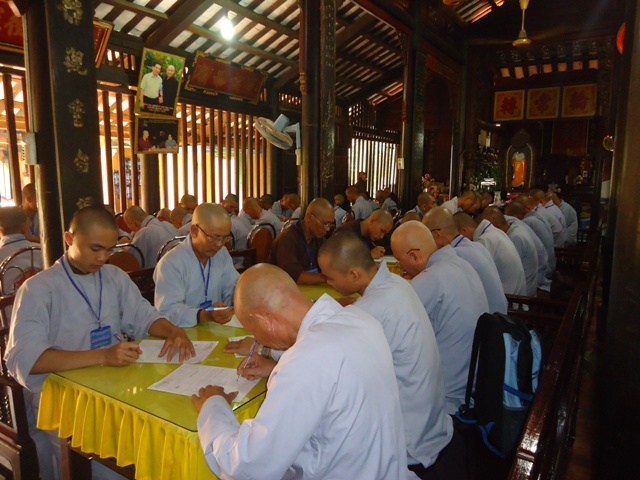 Bình Dương: Tuyển người làm Phật