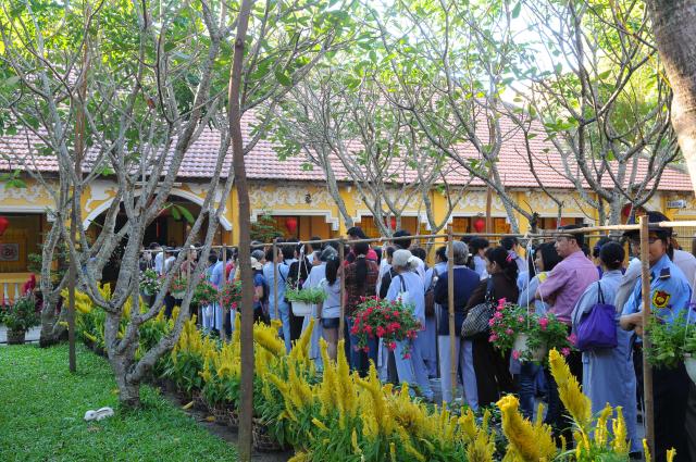 Tp.HCM: TV Pháp Hạnh (Củ Chi) hành hương 10 chùa đầu năm