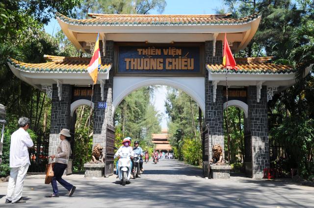 Tp.HCM: TV Pháp Hạnh (Củ Chi) hành hương 10 chùa đầu năm