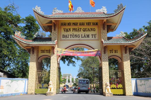 Tp.HCM: TV Pháp Hạnh (Củ Chi) hành hương 10 chùa đầu năm