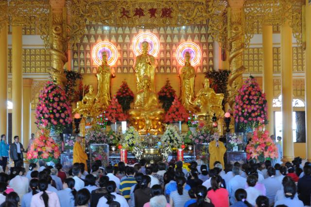 Tp.HCM: TV Pháp Hạnh (Củ Chi) hành hương 10 chùa đầu năm