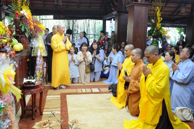 Tp.HCM: TV Pháp Hạnh (Củ Chi) hành hương 10 chùa đầu năm