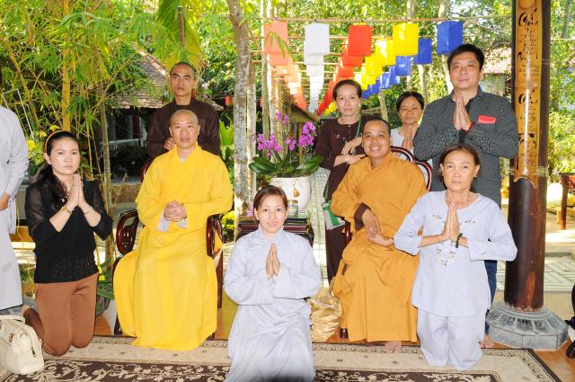 Tp.HCM: TV Pháp Hạnh (Củ Chi) hành hương 10 chùa đầu năm