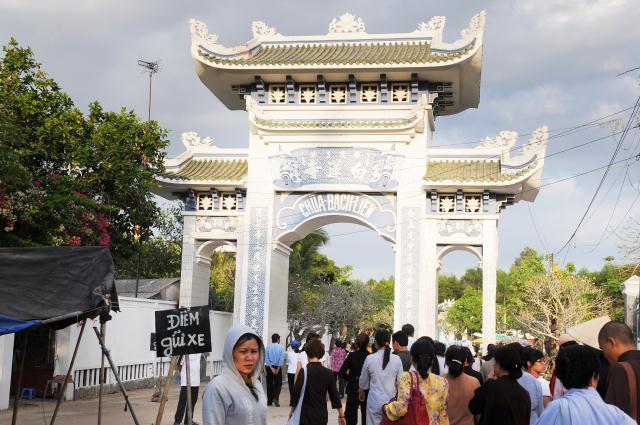 Tp.HCM: TV Pháp Hạnh (Củ Chi) hành hương 10 chùa đầu năm